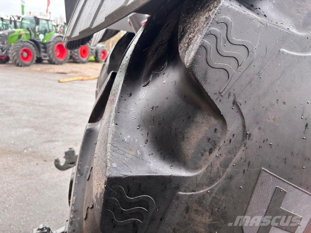 Fendt 824 VARIO PROFI + Tracteur