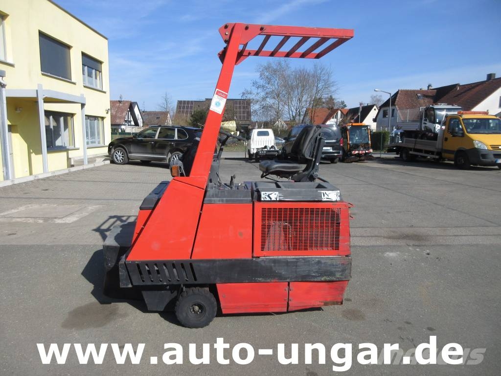 Hako Jonas 1100 Ersatzteilträger Kubota Diesel Motor sp Tänavapuhastusmasinad