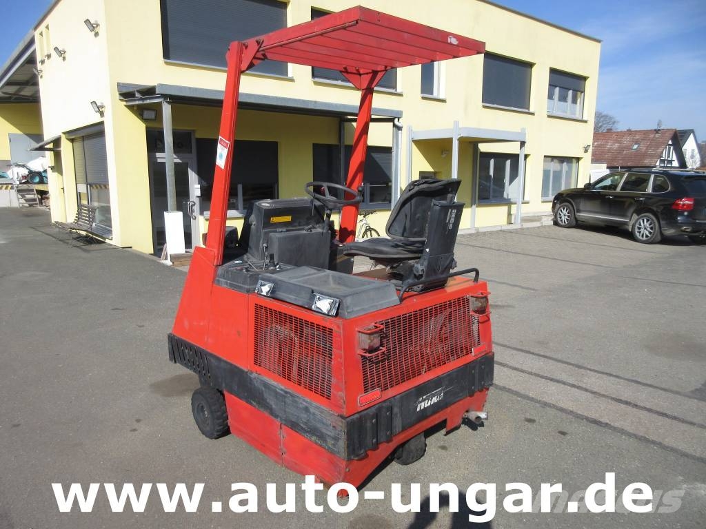 Hako Jonas 1100 Ersatzteilträger Kubota Diesel Motor sp Tänavapuhastusmasinad