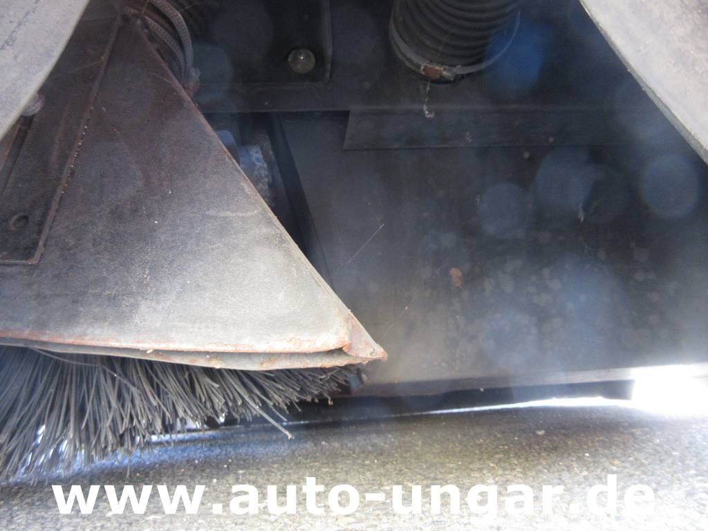 Hako Jonas 1100 Ersatzteilträger Kubota Diesel Motor sp Tänavapuhastusmasinad