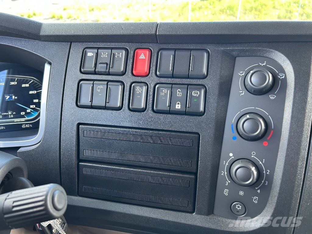 DAF XB 210 FA Biltransportbilar