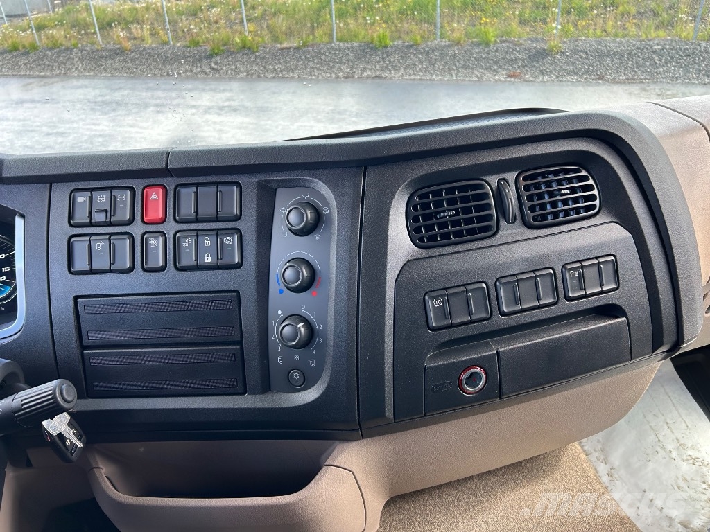 DAF XB 210 FA Biltransportbilar