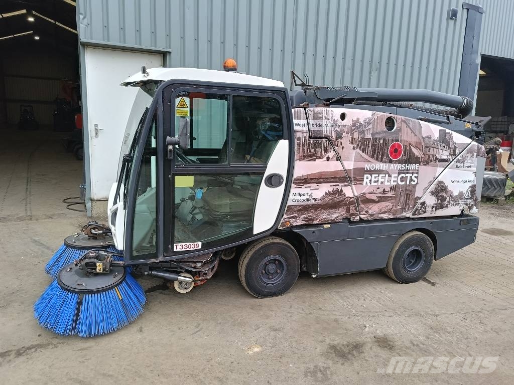 Bucher C202 sweeper veegmachine bezemwagen vacuum Zametací stroje