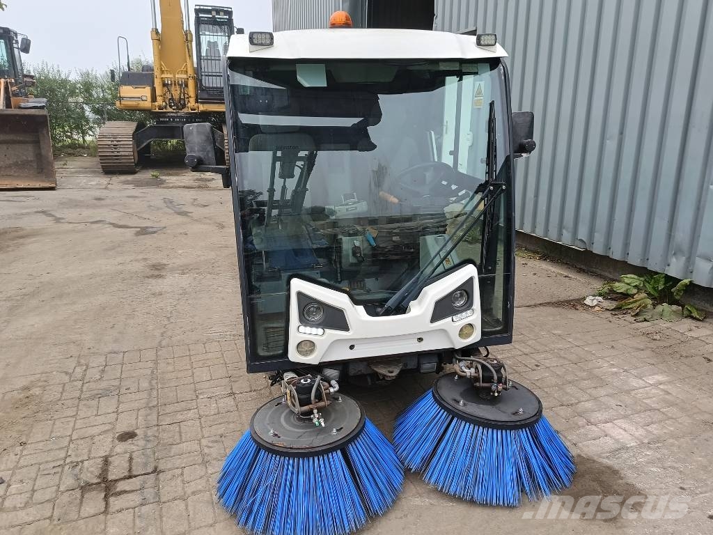 Bucher C202 sweeper veegmachine bezemwagen vacuum Zametací stroje