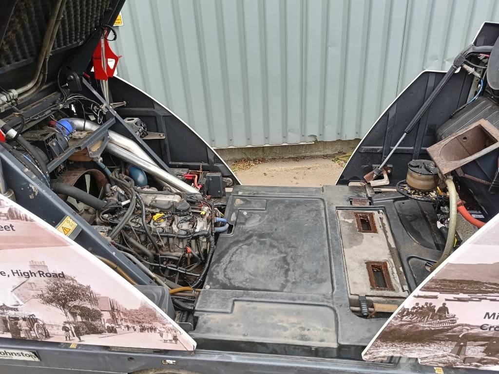 Bucher C202 sweeper veegmachine bezemwagen vacuum Zametací stroje