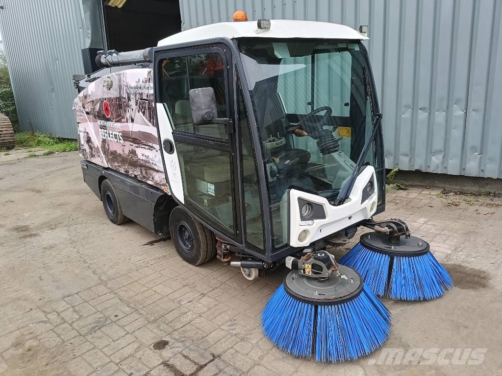 Bucher C202 sweeper veegmachine bezemwagen vacuum Zametací stroje