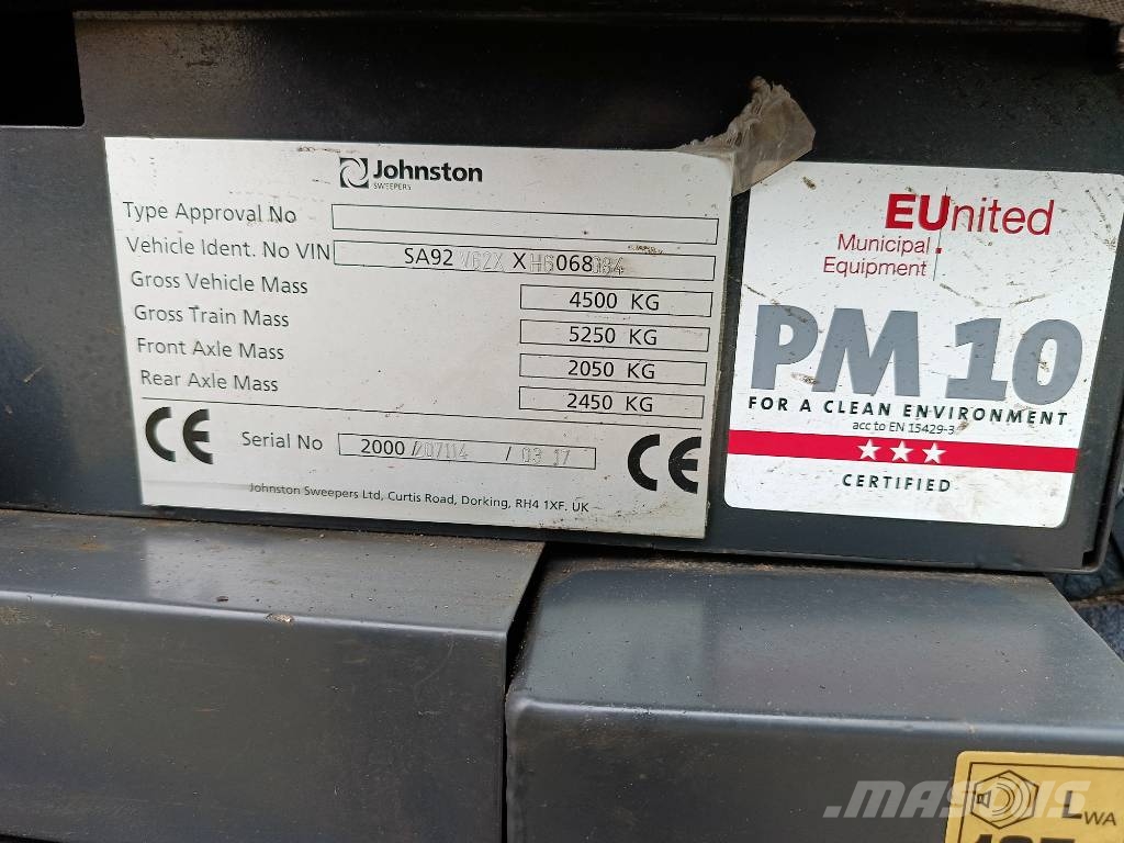 Bucher C202 sweeper veegmachine bezemwagen vacuum Zametací stroje