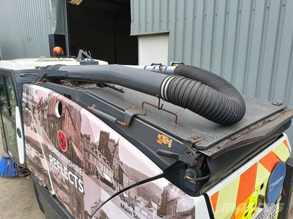 Bucher C202 sweeper veegmachine bezemwagen vacuum Zametací stroje
