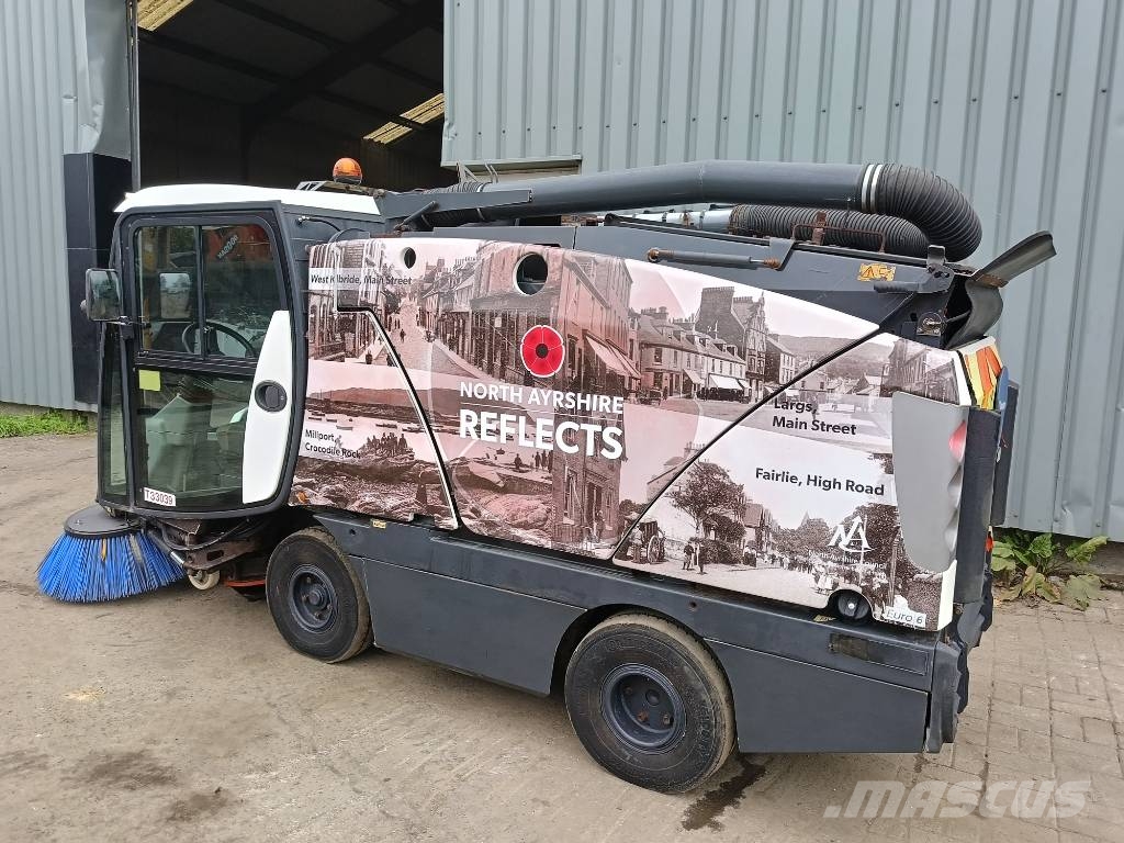 Bucher C202 sweeper veegmachine bezemwagen vacuum Zametací stroje