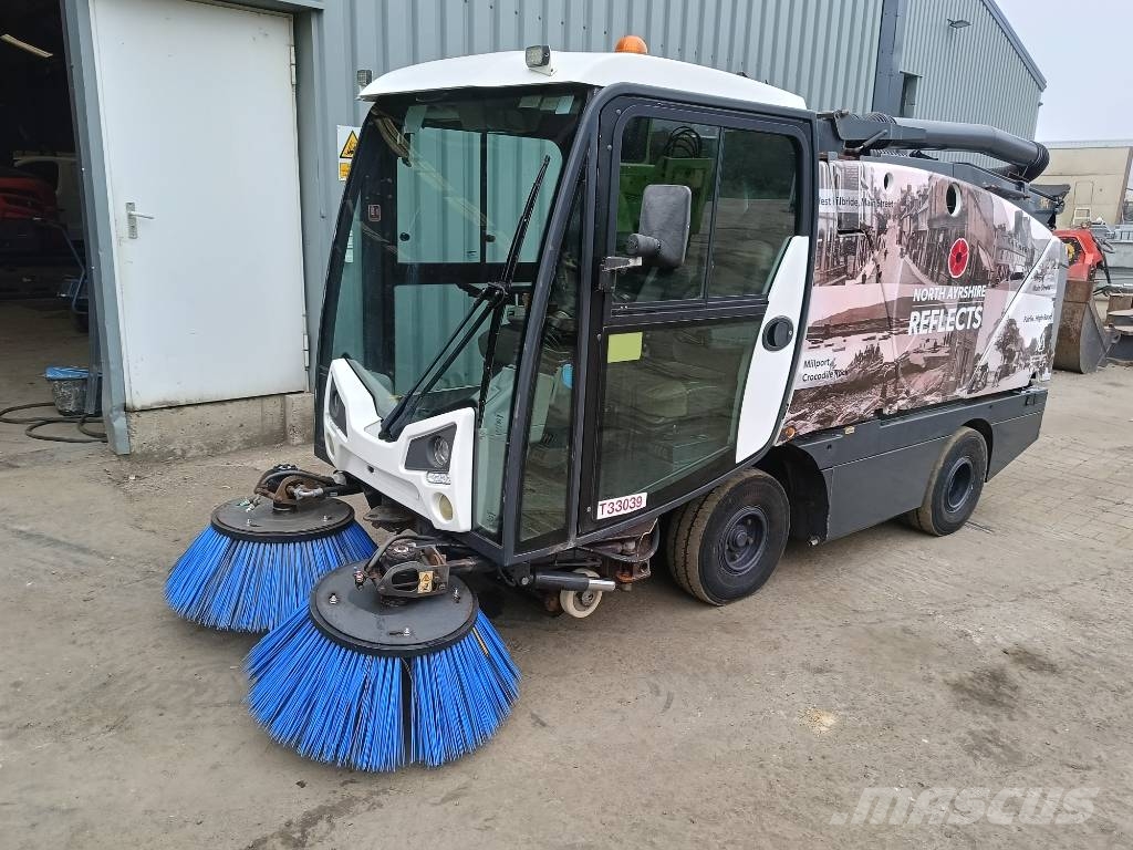 Bucher C202 sweeper veegmachine bezemwagen vacuum Zametací stroje