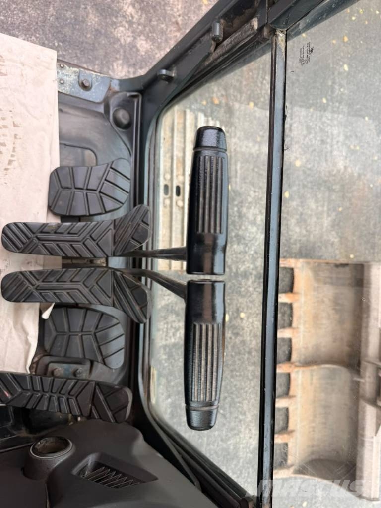 Hyndai HX140L Long reach excavators