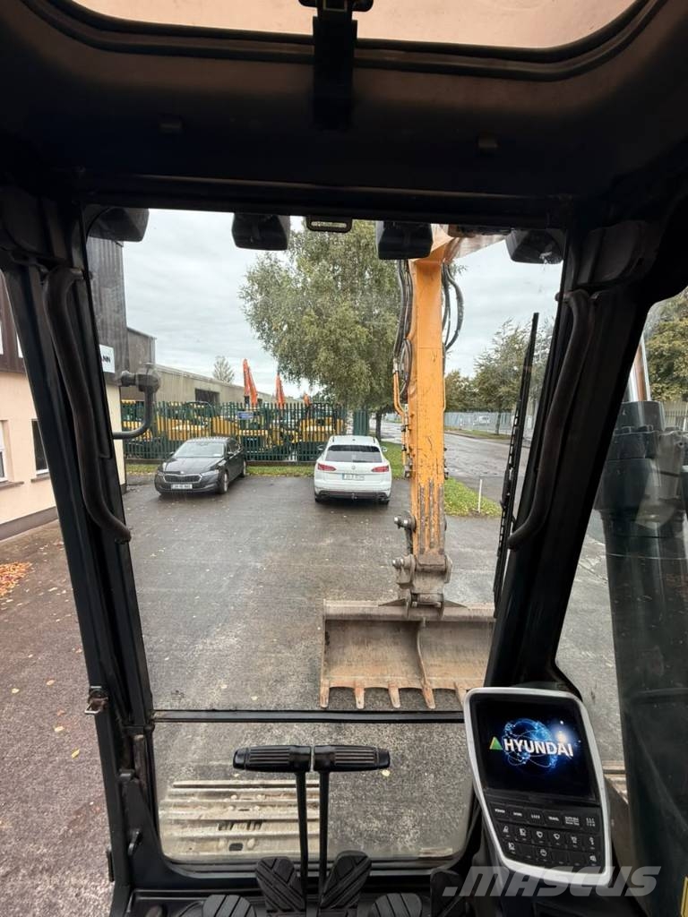 Hyndai HX140L Long reach excavators