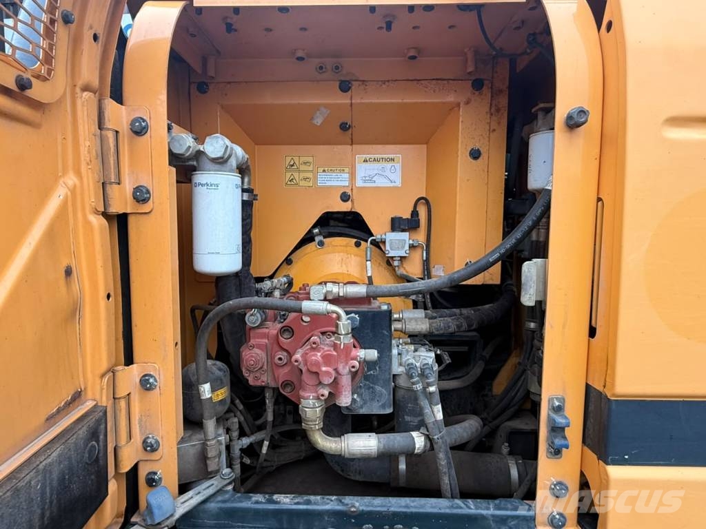 Hyundai HX140L حفارات طويلة الذراع
