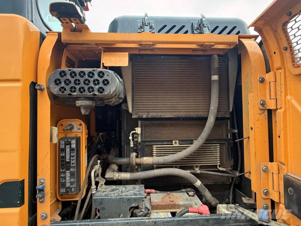 Hyundai HX140L حفارات طويلة الذراع