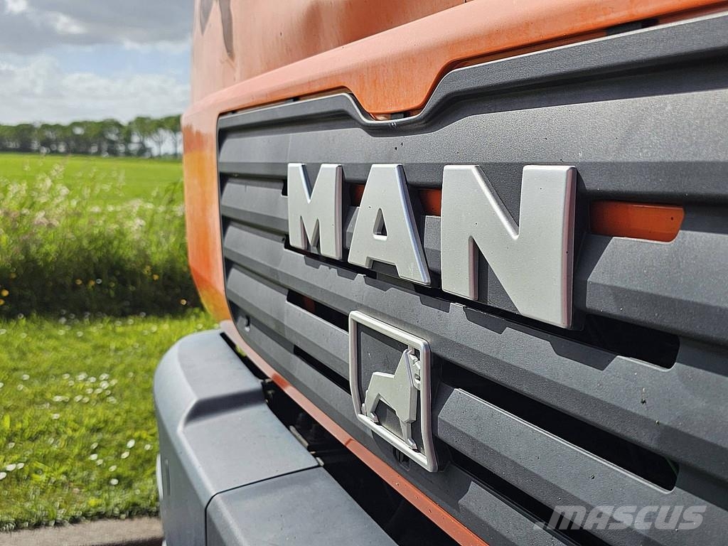 MAN 8.160 L2000 NL TRUCK Camiones caja cerrada
