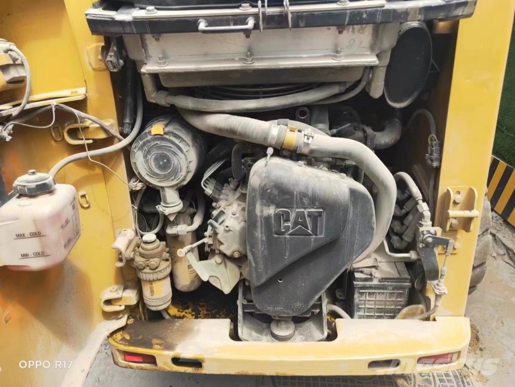 CAT 226 B Skid steer mini nakladalci