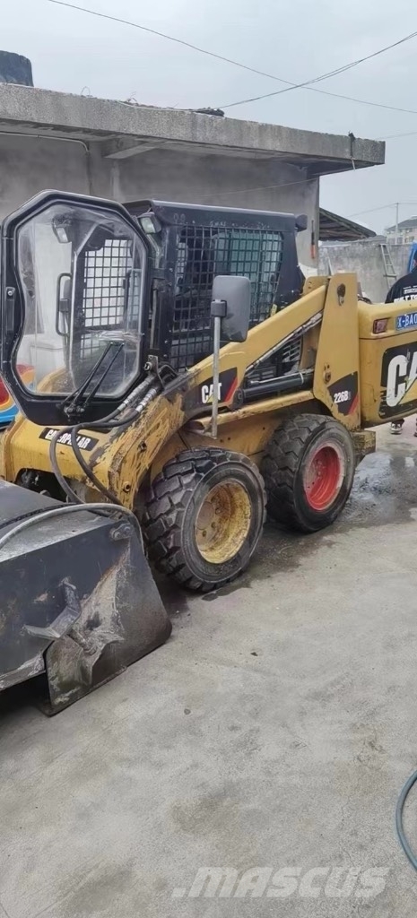 CAT 226 B Skid steer mini nakladalci