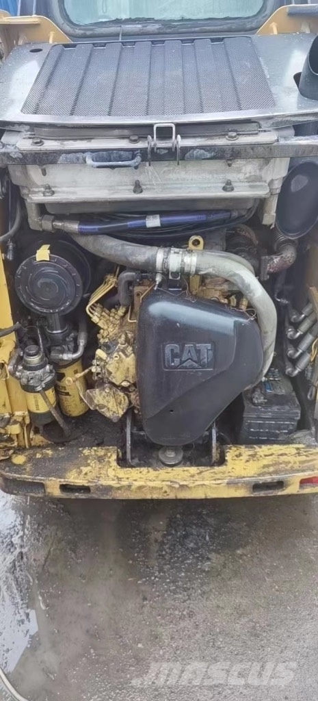 CAT 226 B Skid steer mini nakladalci