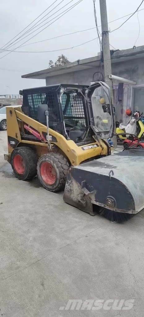 CAT 226 B Skid steer mini nakladalci