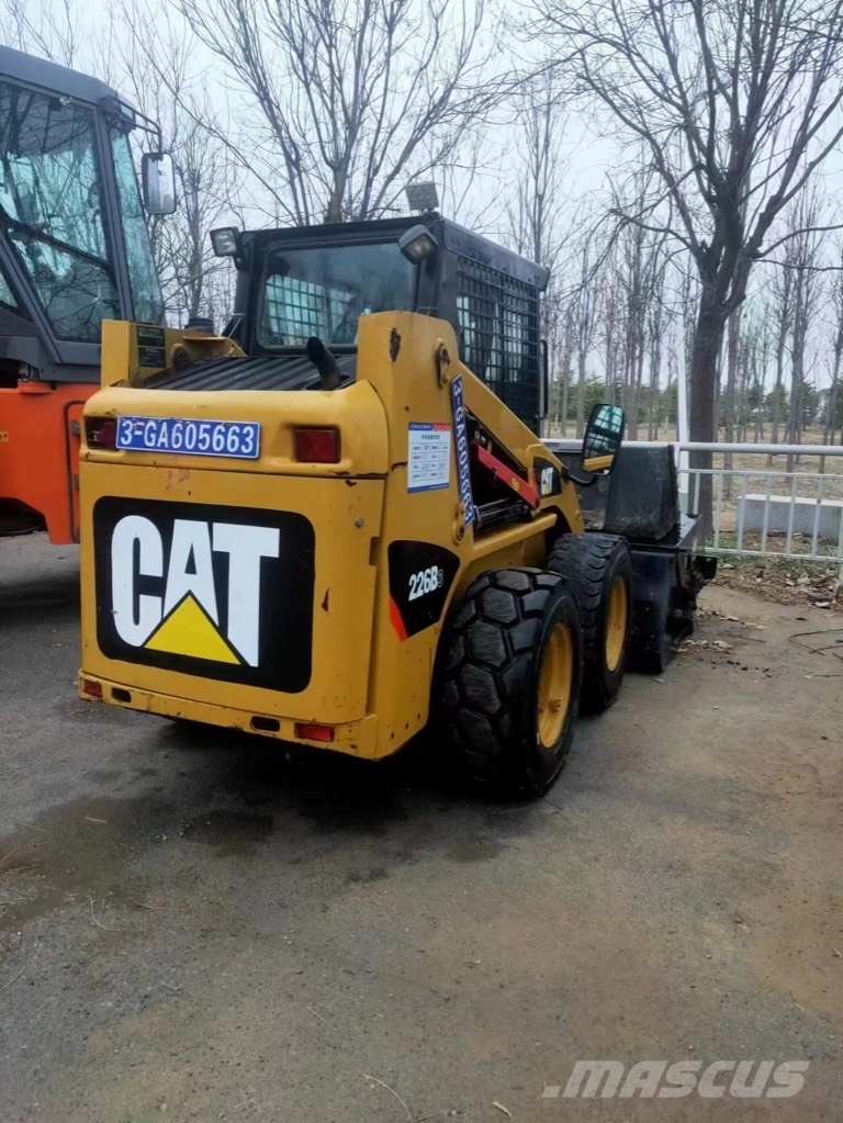 CAT 226 B Skid steer mini nakladalci