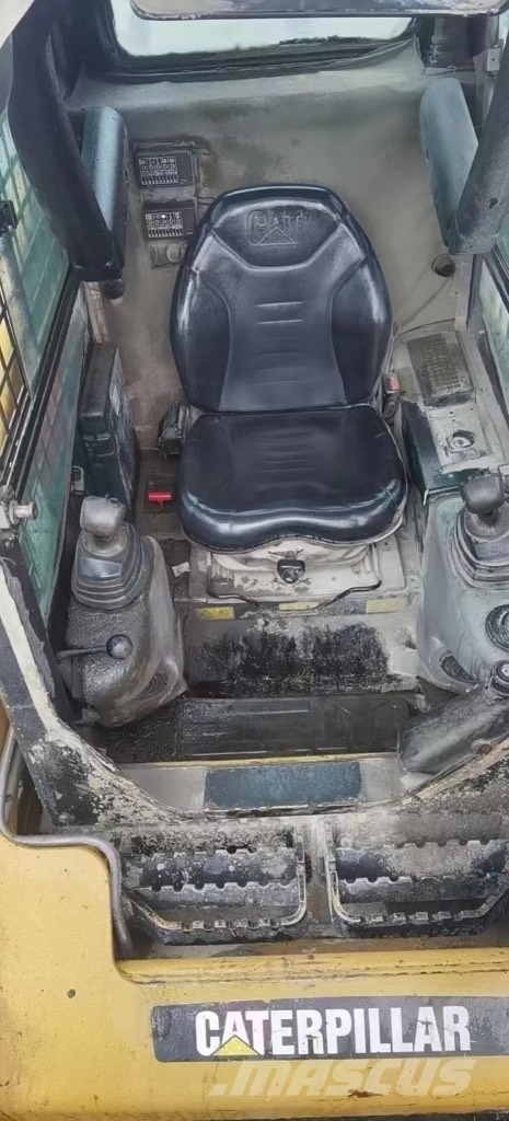 CAT 226 B Skid steer mini nakladalci