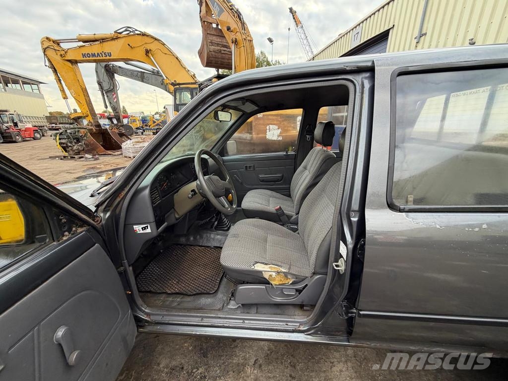 Toyota Hilux - 2.4 Petrol Engine - Pick Up - Double Cabin Personbiler