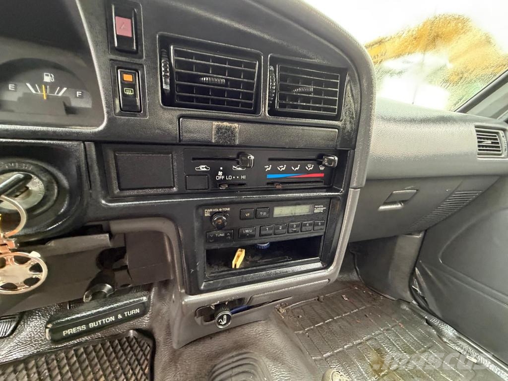 Toyota Hilux - 2.4 Petrol Engine - Pick Up - Double Cabin Personbiler