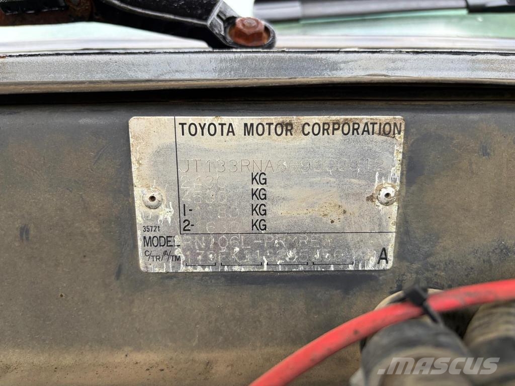 Toyota Hilux - 2.4 Petrol Engine - Pick Up - Double Cabin Personbiler