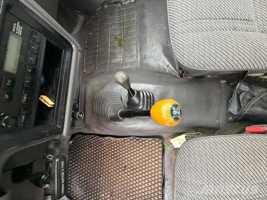 Toyota Hilux - 2.4 Petrol Engine - Pick Up - Double Cabin Personbiler