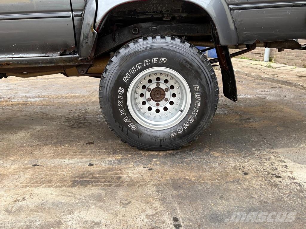 Toyota Hilux - 2.4 Petrol Engine - Pick Up - Double Cabin Personbiler