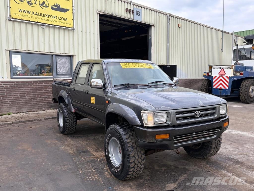 Toyota Hilux - 2.4 Petrol Engine - Pick Up - Double Cabin Personbiler