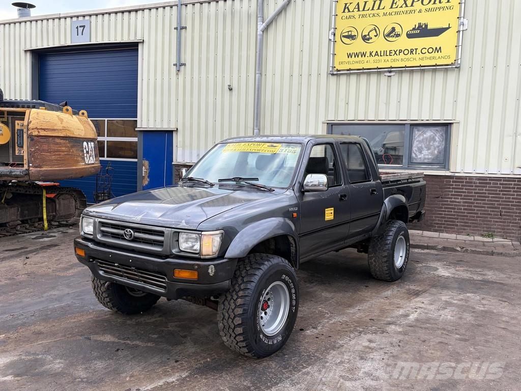 Toyota Hilux - 2.4 Petrol Engine - Pick Up - Double Cabin Personbiler