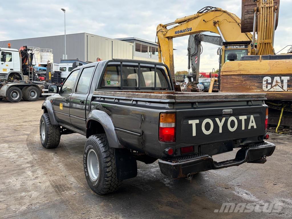 Toyota Hilux - 2.4 Petrol Engine - Pick Up - Double Cabin Personbiler