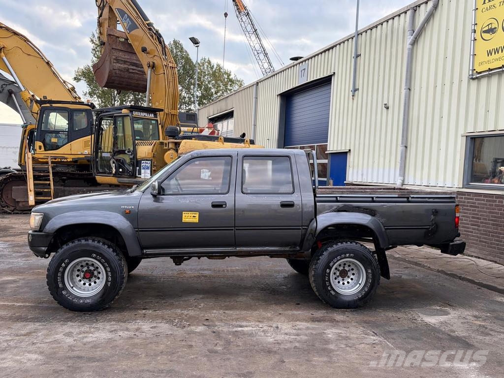 Toyota Hilux - 2.4 Petrol Engine - Pick Up - Double Cabin Personbiler