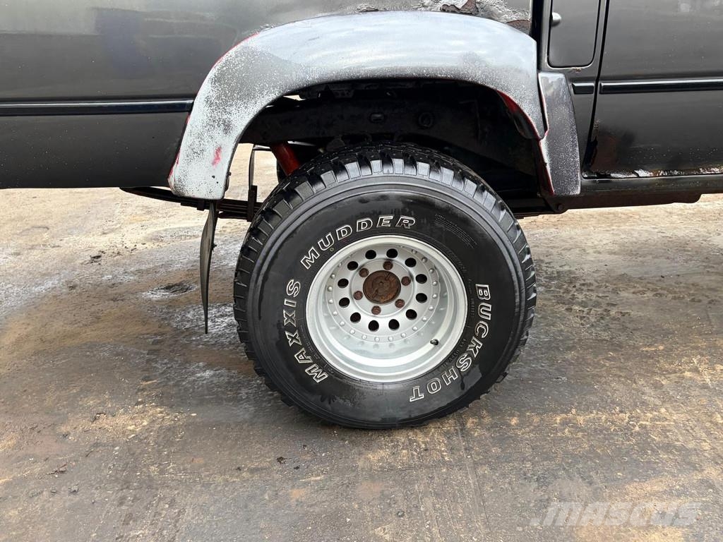 Toyota Hilux - 2.4 Petrol Engine - Pick Up - Double Cabin Personbiler