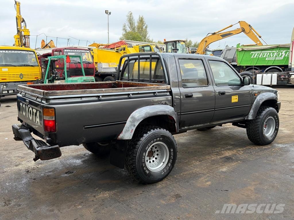 Toyota Hilux - 2.4 Petrol Engine - Pick Up - Double Cabin Personbiler