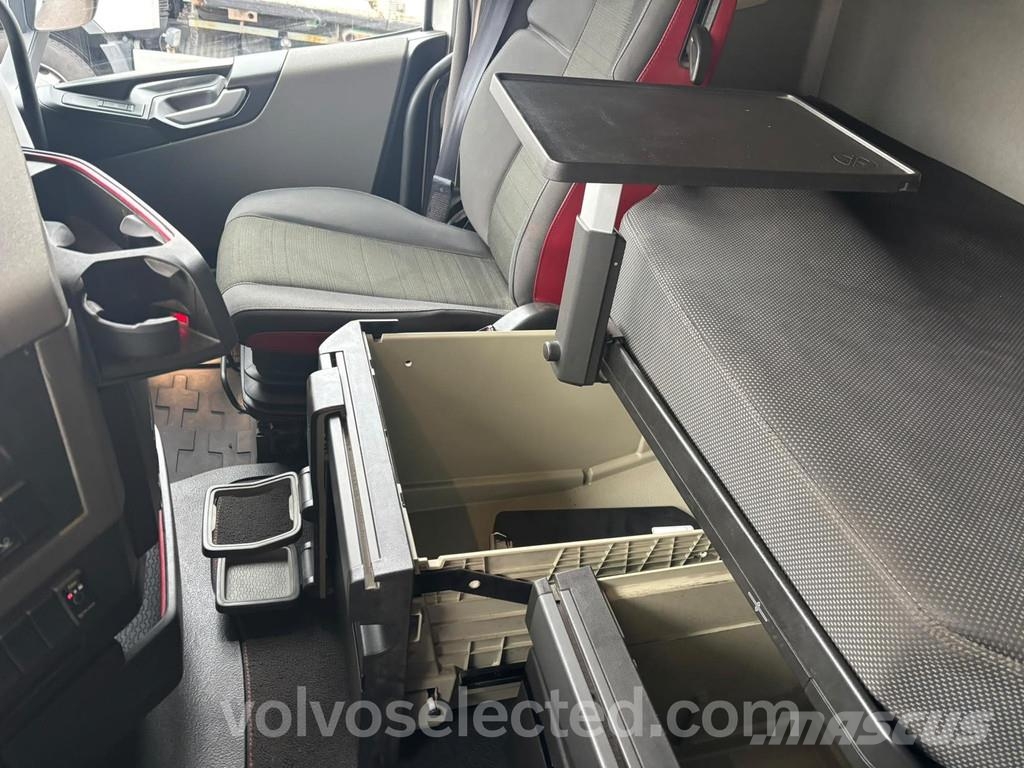 Volvo FH 460 8x2 konttiauto 2019 Containertrucks met kabelsysteem