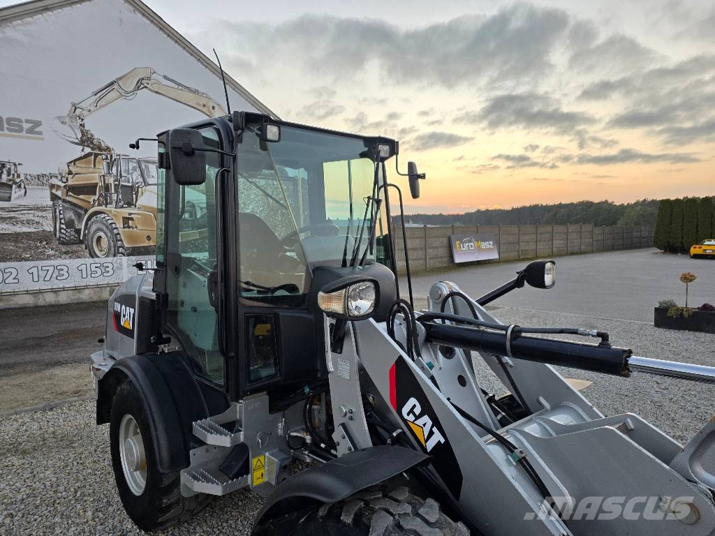 CAT 907M, 2015 ROK, 2000 MTH !!! ŁYŻKA + WIDŁY Фронтальні навантажувачі