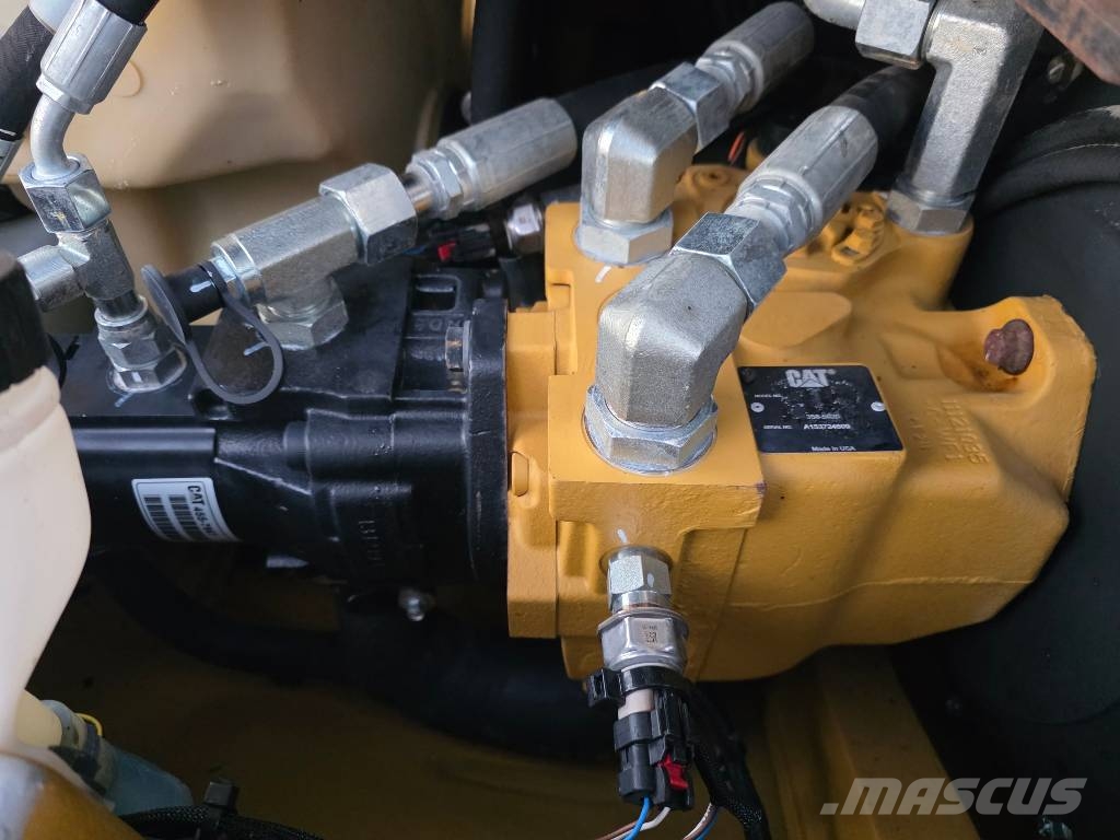 CAT 907M, 2015 ROK, 2000 MTH !!! ŁYŻKA + WIDŁY Фронтальні навантажувачі