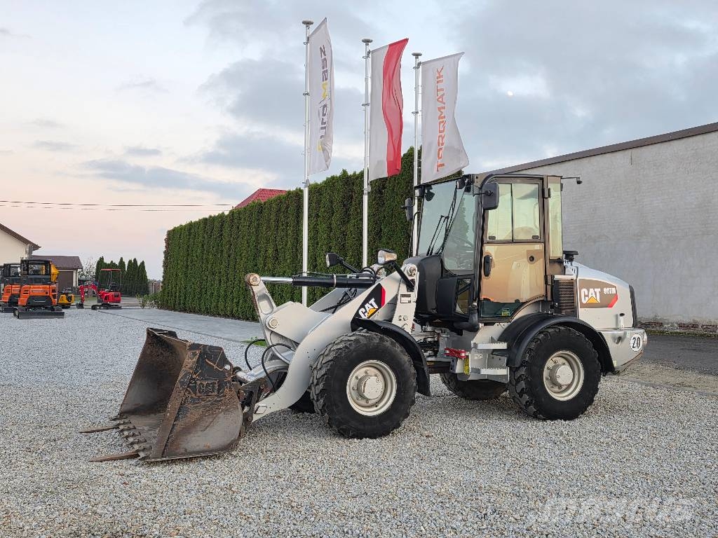 CAT 907M, 2015 ROK, 2000 MTH !!! ŁYŻKA + WIDŁY Фронтальні навантажувачі
