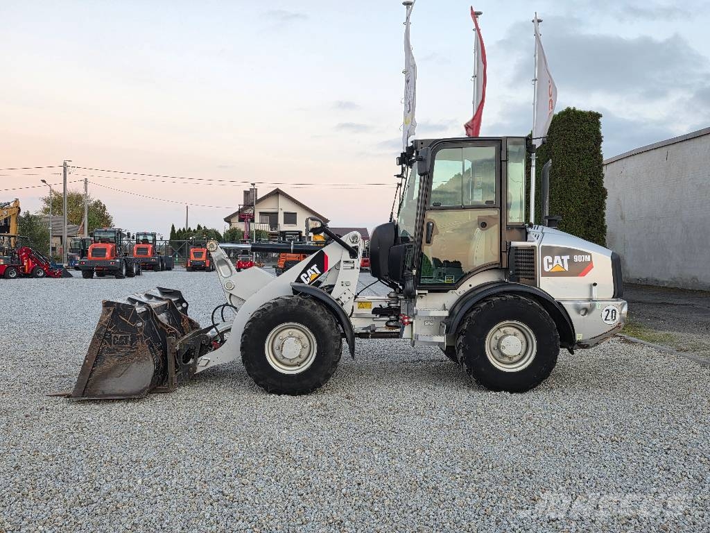 CAT 907M, 2015 ROK, 2000 MTH !!! ŁYŻKA + WIDŁY Фронтальні навантажувачі