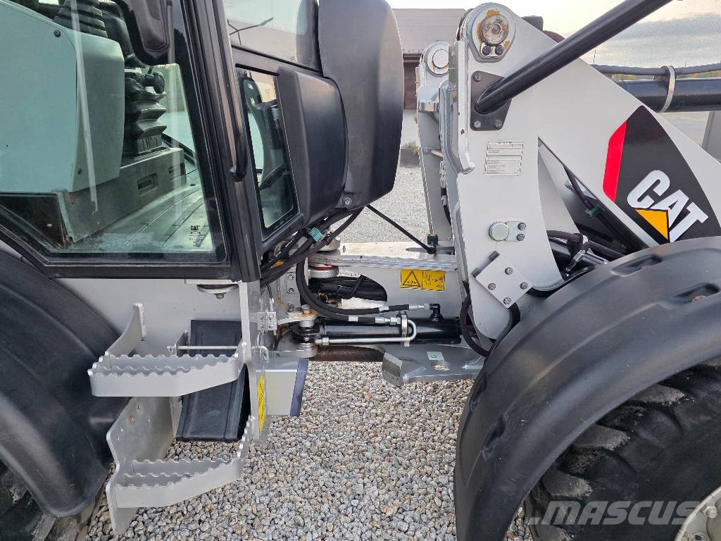 CAT 907M, 2015 ROK, 2000 MTH !!! ŁYŻKA + WIDŁY Фронтальні навантажувачі