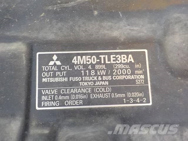 Kato HD823MR-6 Εκσκαφείς με ερπύστριες