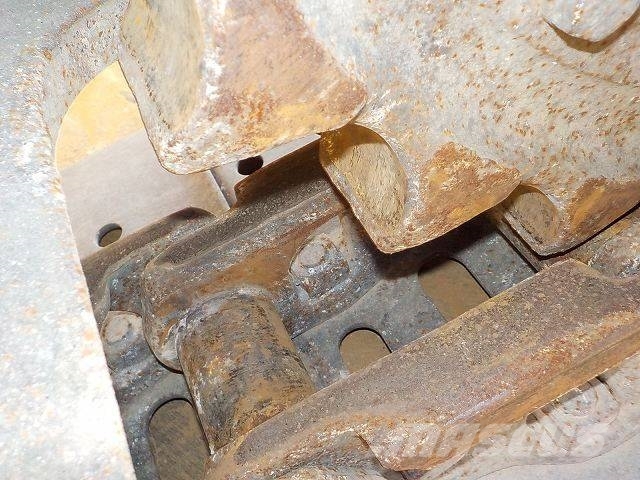 Kato HD823MR-6 Εκσκαφείς με ερπύστριες
