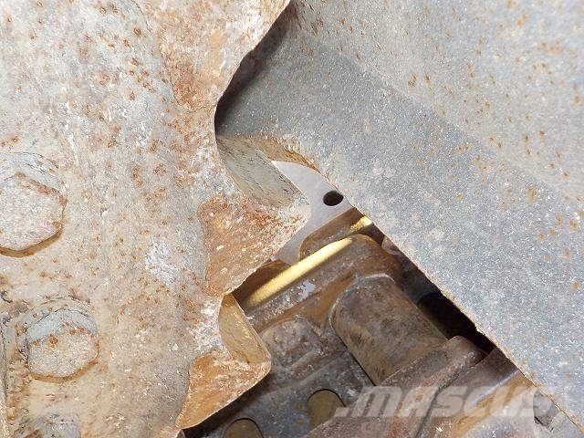Kato HD823MR-6 Εκσκαφείς με ερπύστριες