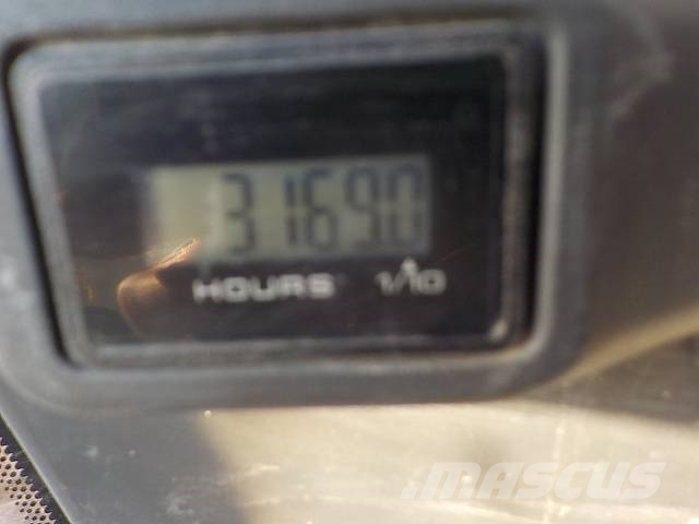 Kato HD823MR-6 Εκσκαφείς με ερπύστριες