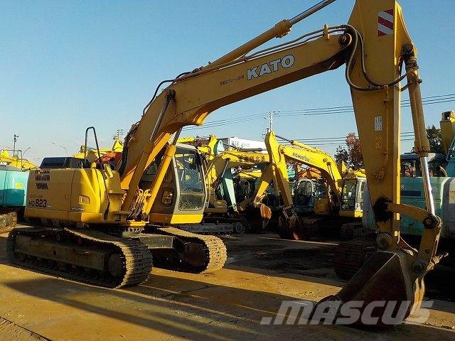 Kato HD823MR-6 Εκσκαφείς με ερπύστριες