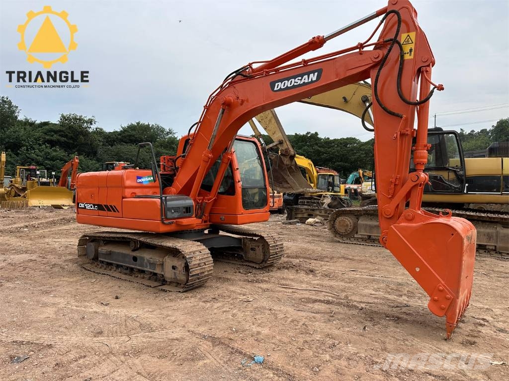 Doosan DX 120 Kāpurķēžu ekskavatori
