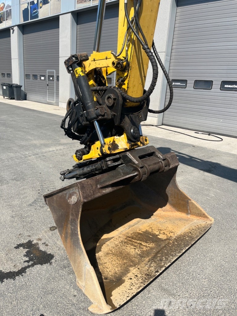 Komatsu PW 148-8 حفارات بعجل