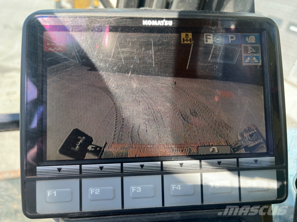 Komatsu PW 148-8 حفارات بعجل